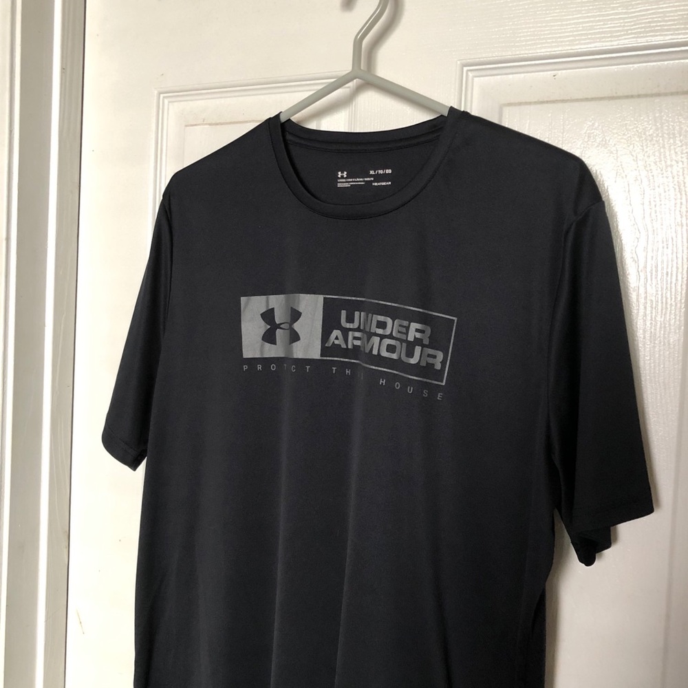 UNDER ARMOUR blue men’s shirt. Shorts sleeve Sz XL
